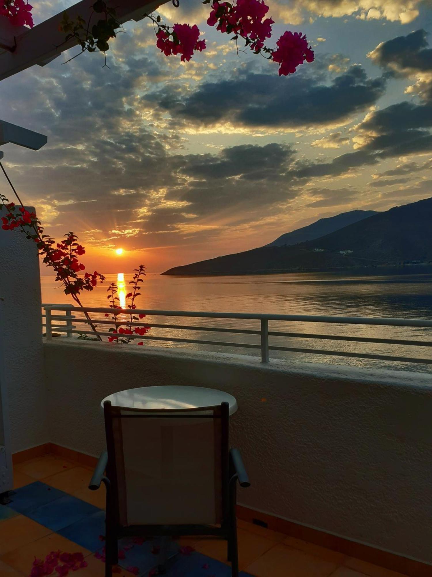 Ilidi Rock Aparthotel Livadia  Exterior photo