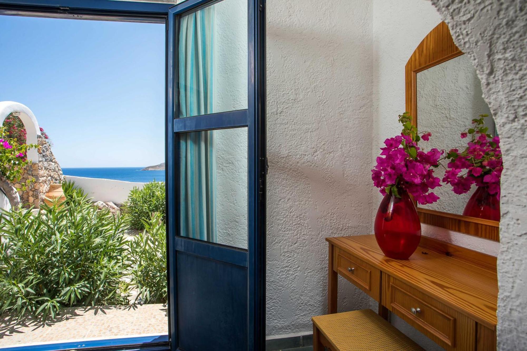 Ilidi Rock Aparthotel Livadia  Exterior photo